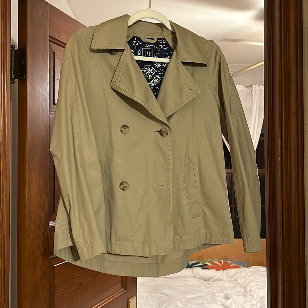 Gap trench coat (short) and back is longer than the front. brand new.